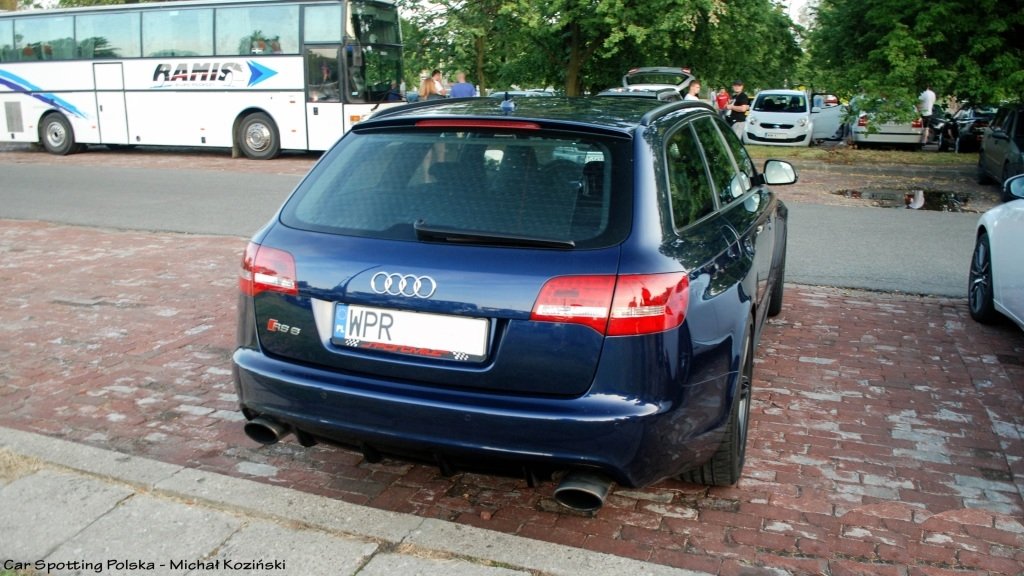 956897RS61779.jpg