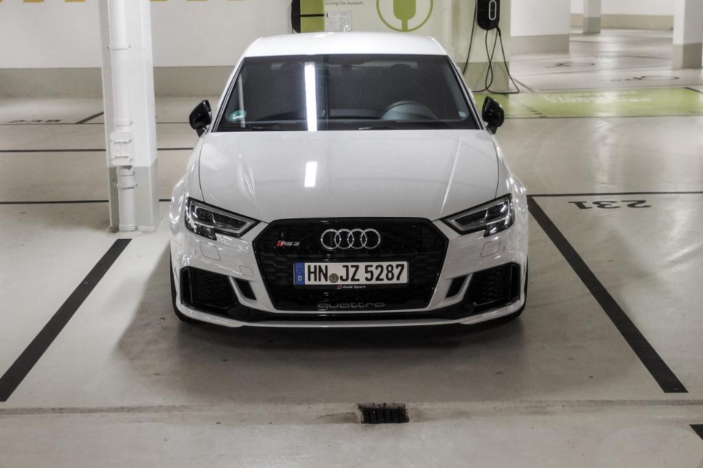 957077RS38V3152.jpg