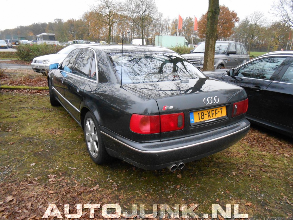 959052audis8d2601.jpg