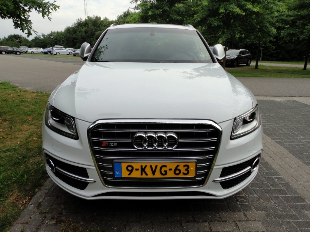 959987AUDISQ5872.jpg
