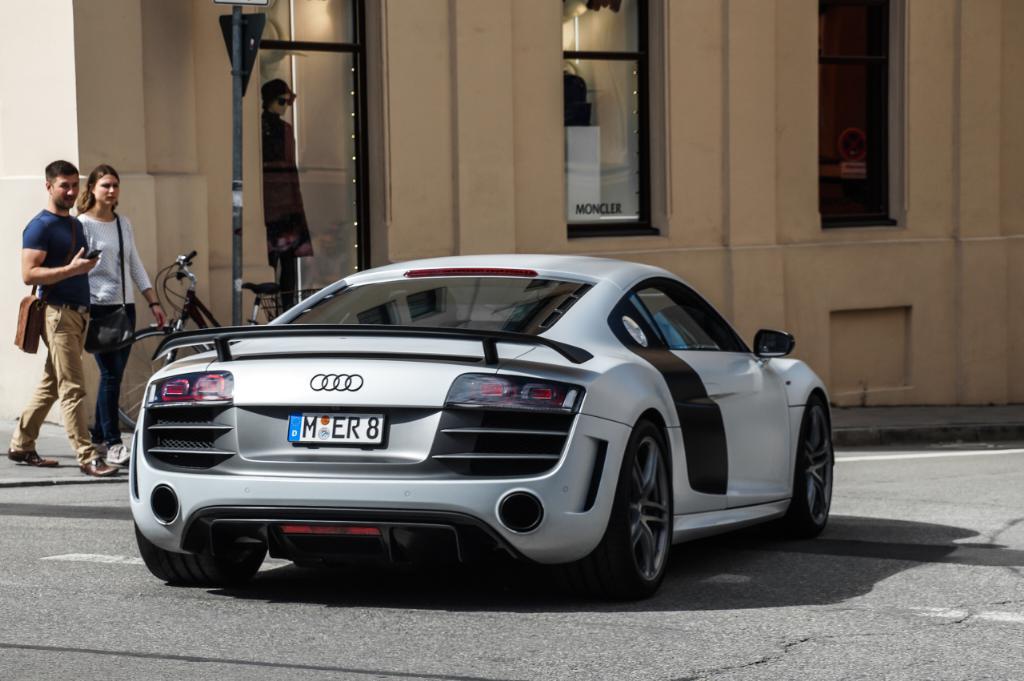 960972R8GT1892.jpg