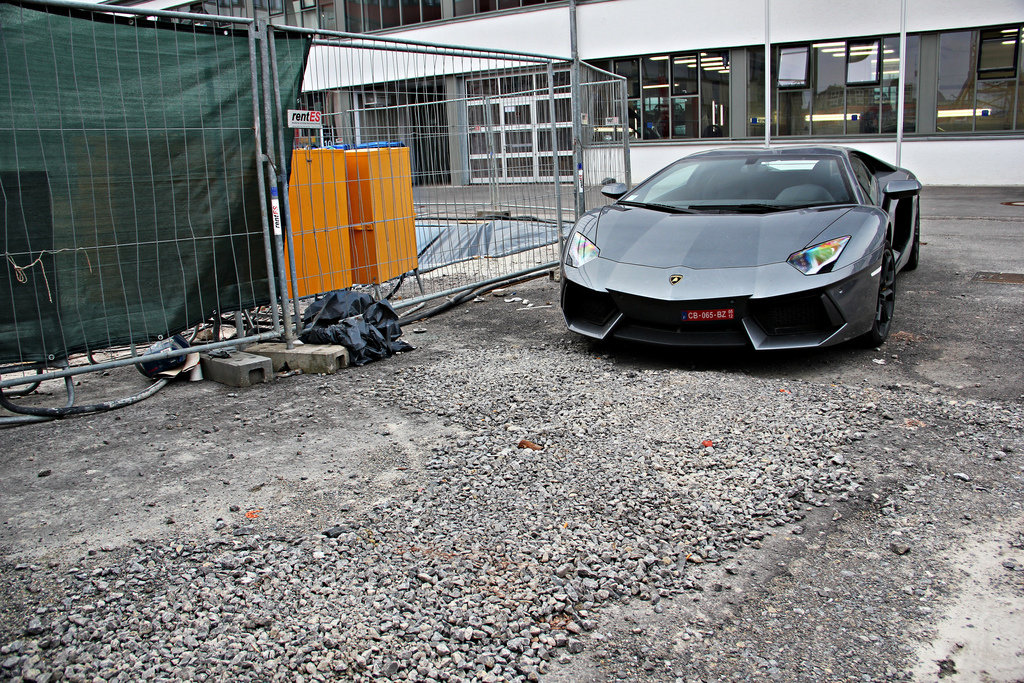 961341430LAMBORGHINIAVENTADORESQUIROU.jpg
