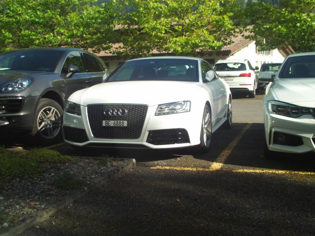962173AUDIRS52670.jpg