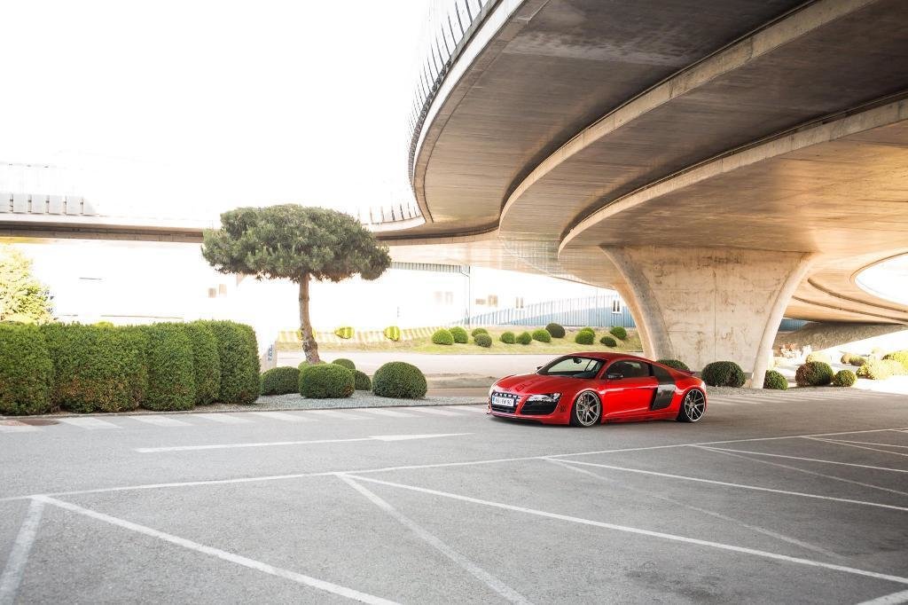 9626521818AUDIR8V10.jpg
