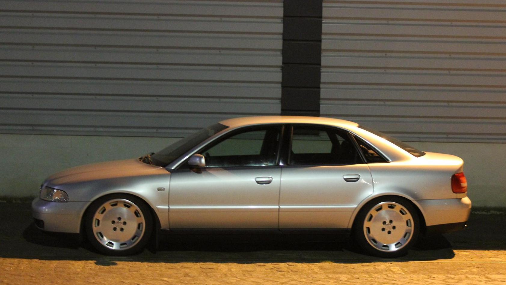 963055audia4b518tsline2.jpg