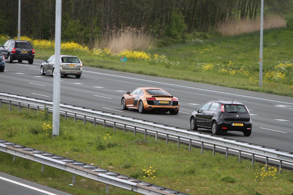 9677073857AUDIR8V10.jpg