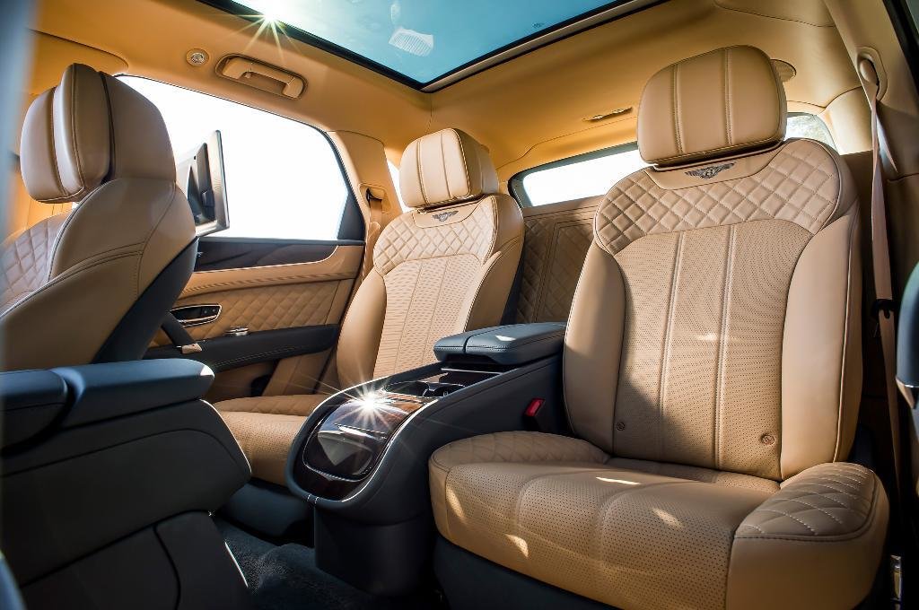 967821BENTAYGA0087.jpg