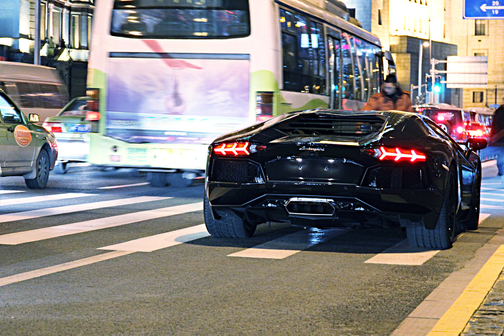 968010419LAMBORGHINIAVENTADORESQUIROU.jpg