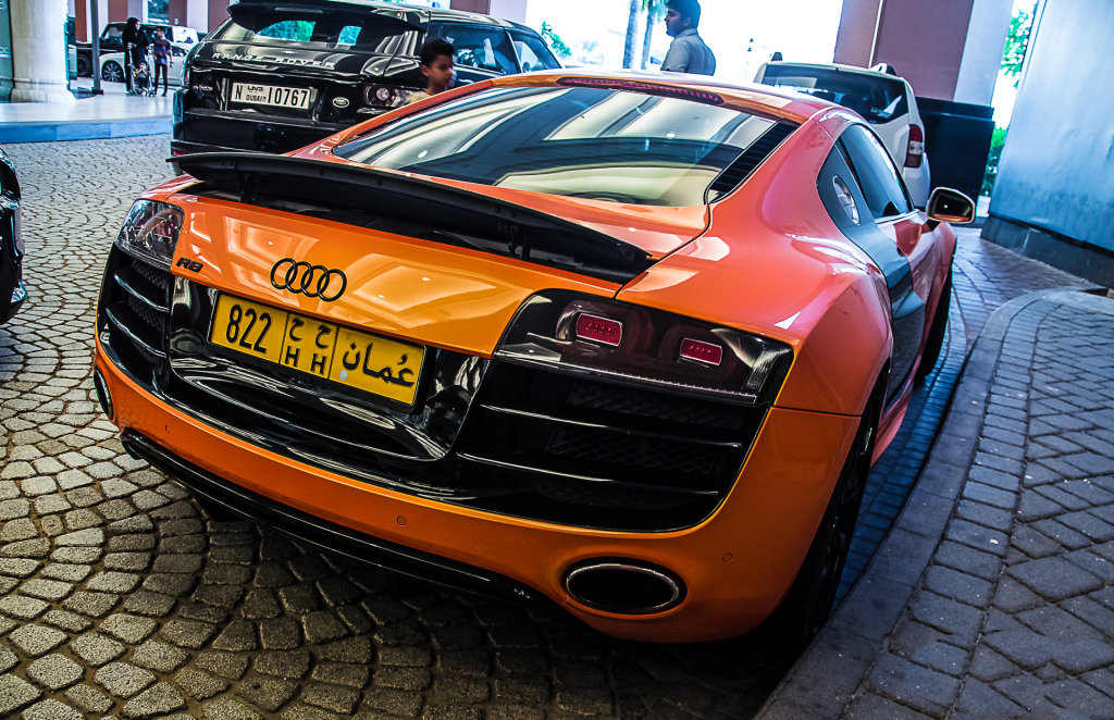 9690741870AUDIR8V10.jpg