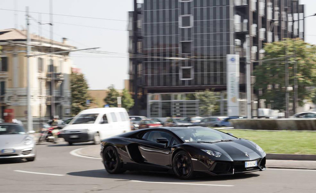 974102152LAMBORGHINIAVENTADORESQUIROU.jpg