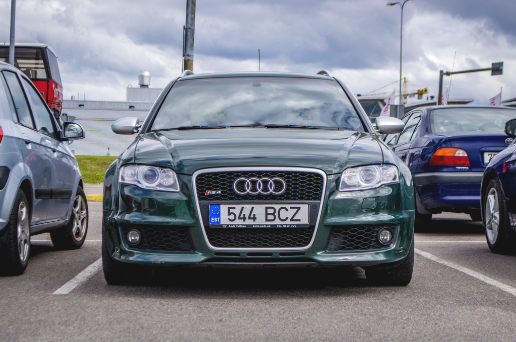 975667AUDIRS42609.jpg