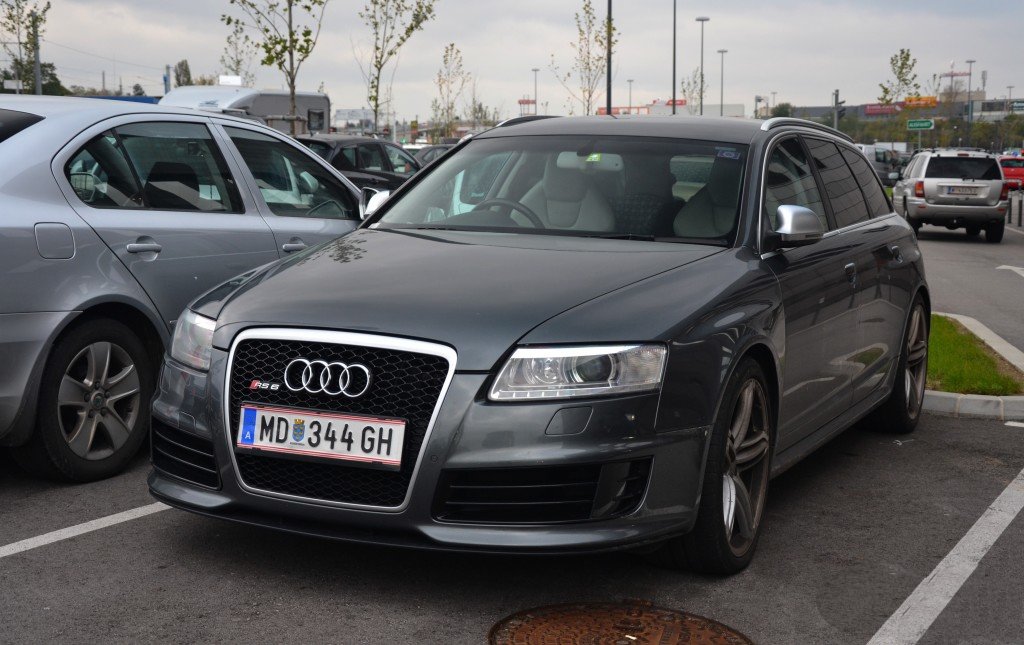 976983RS61384.jpg