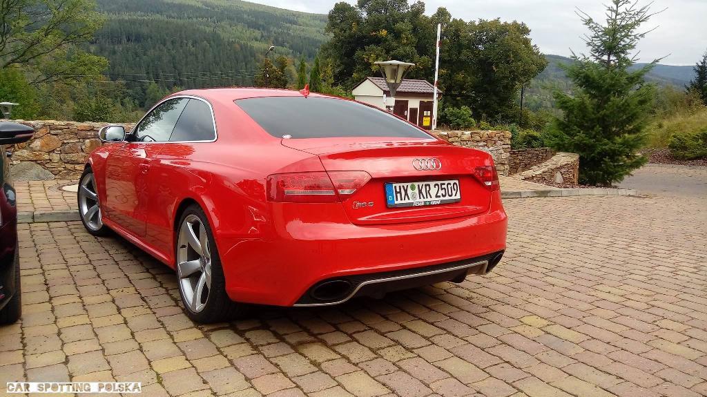 977554AUDIRS52716.jpg