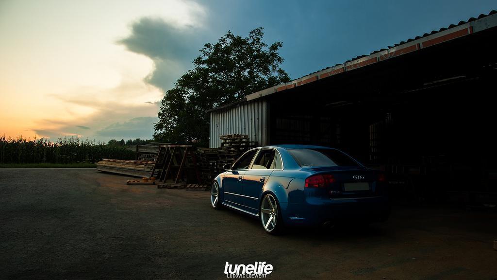 979075AUDIRS41410.jpg