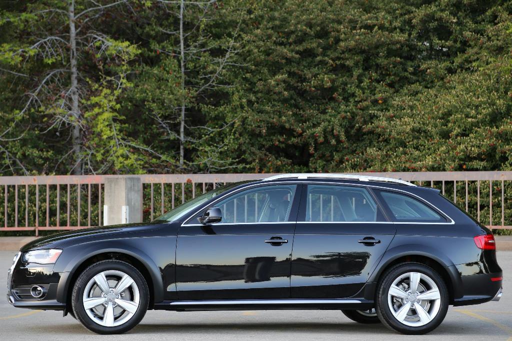 980357591AUDIA4ALLROAD.jpg