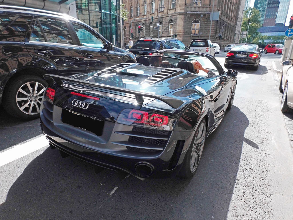 982126R8GT1083.jpg