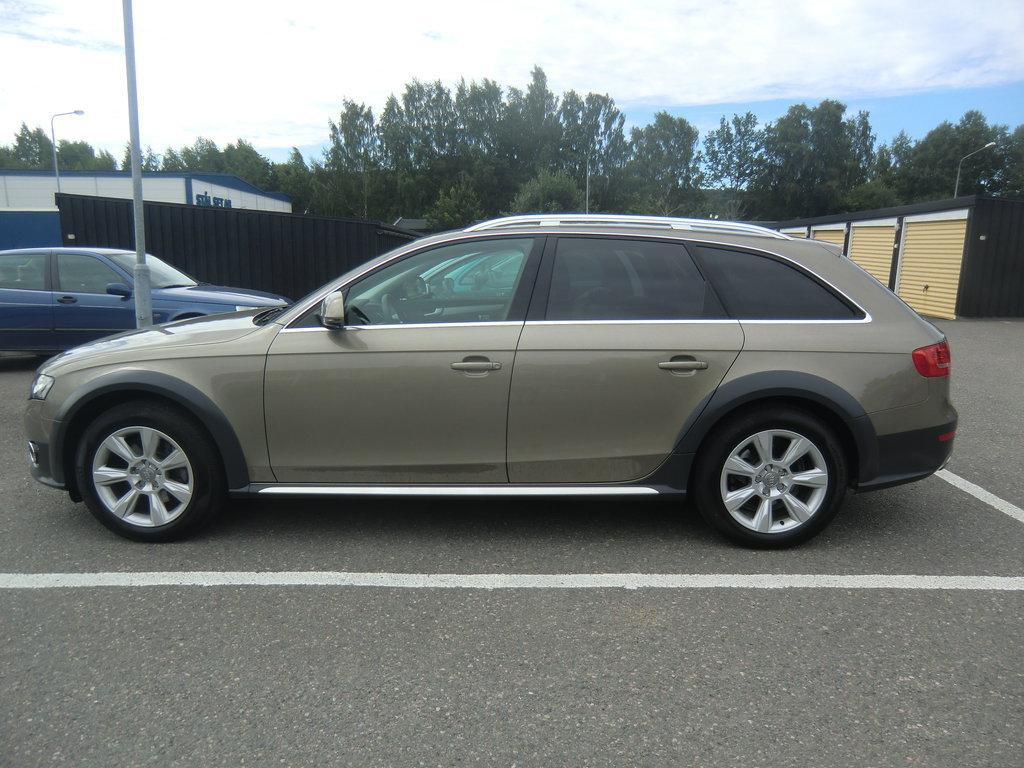 982647249AUDIA4ALLROAD.jpg