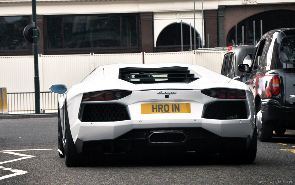982650189LAMBORGHINIAVENTADORESQUIROU.jpg