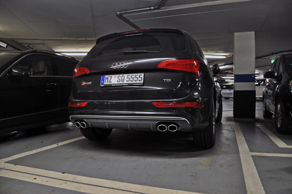 983217AUDISQ5498.jpg