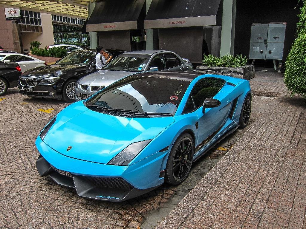 983232945LAMBORGHINI570.jpg