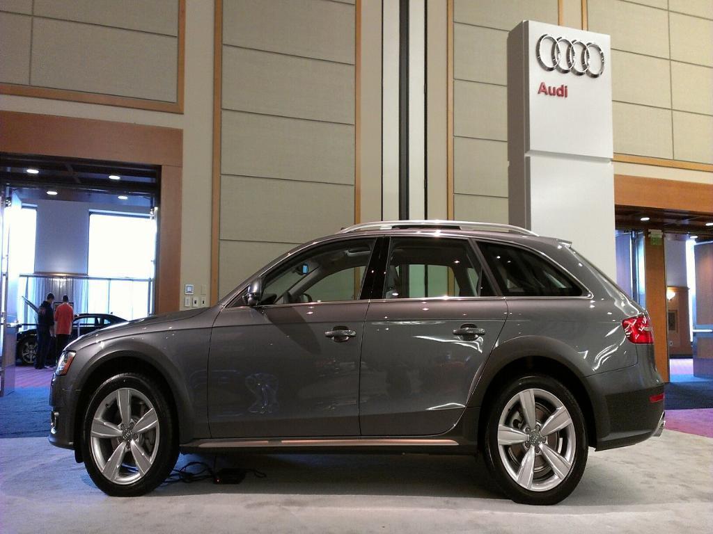 984199553AUDIA4ALLROAD.jpg