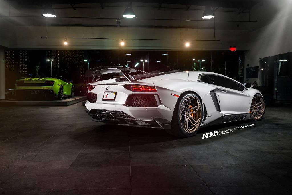 984781946LAMBORGHINIAVENTADOR.jpg