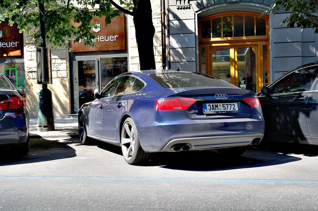 984957373S5SPORTBACK.jpg