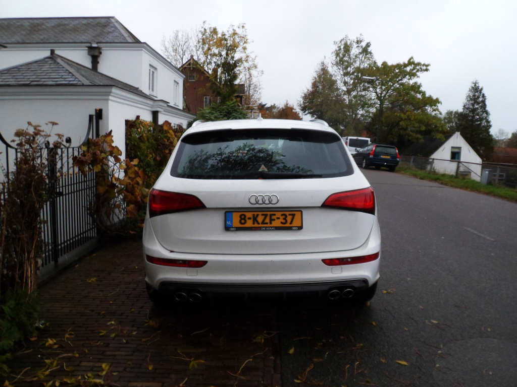 985368AUDISQ51473.jpg