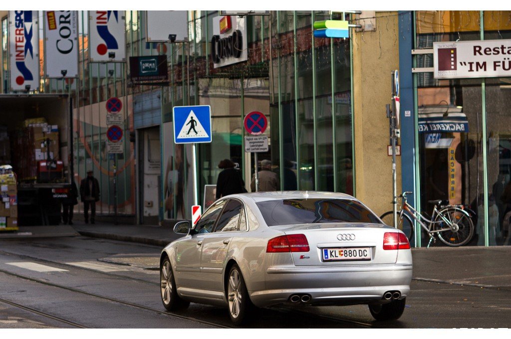 985789S8100112ESQUIROU009.jpg