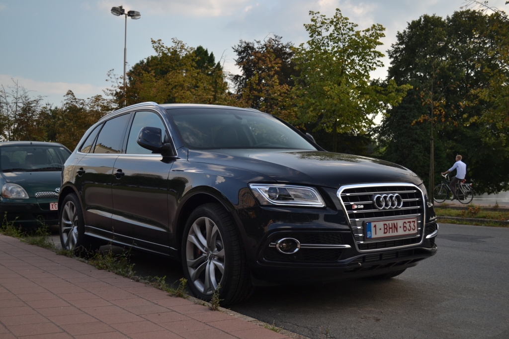 986760AUDISQ5879.jpg