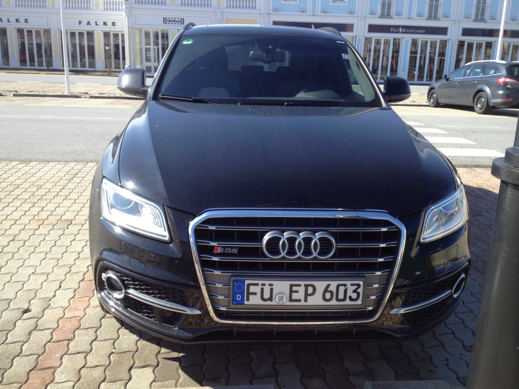987827AUDISQ5207.jpg