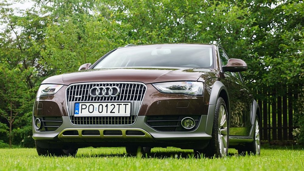988668453AUDIA4ALLROAD.jpg