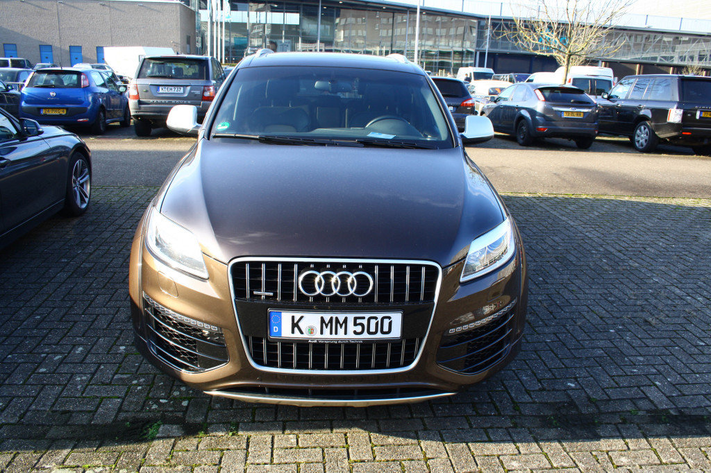 988819619Q7V12.jpg