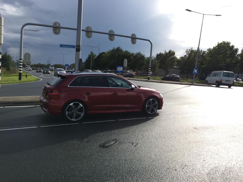989485RS38V3221.jpg