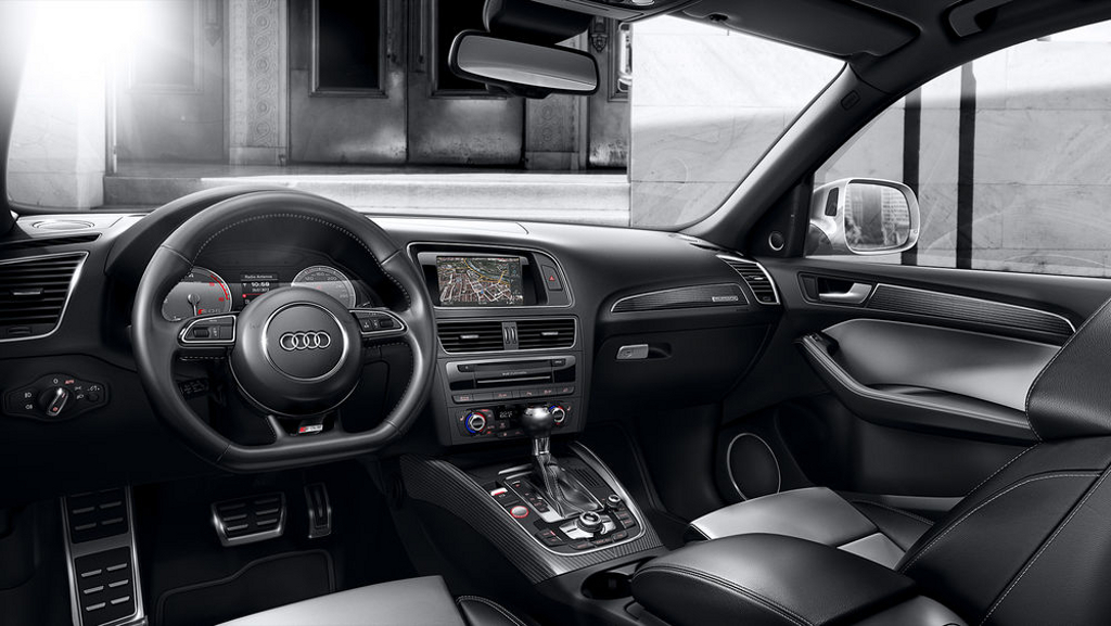 990021AUDISQ5026.jpg