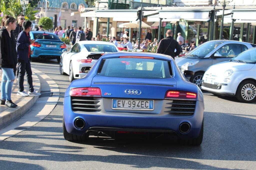 9911833634AUDIR8V10.jpg