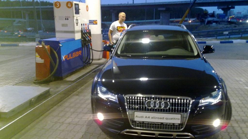 9924291491AUDIA4ALLROAD.jpg