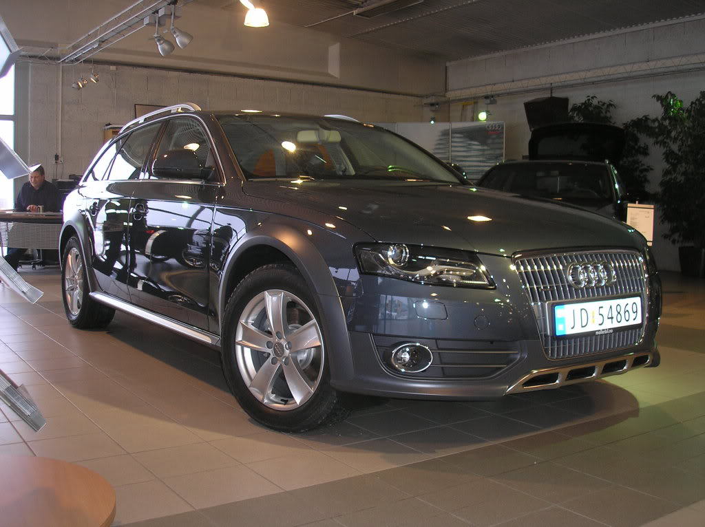 992932109AUDIA4ALLROAD.jpg