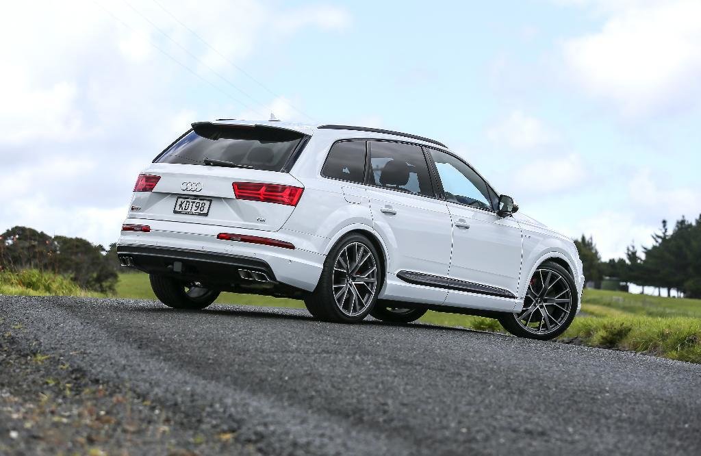 992953AUDISQ70371.jpg