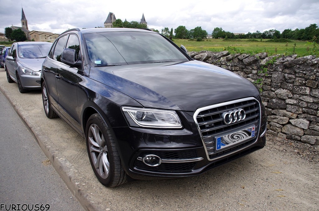 993129AUDISQ5860.jpg