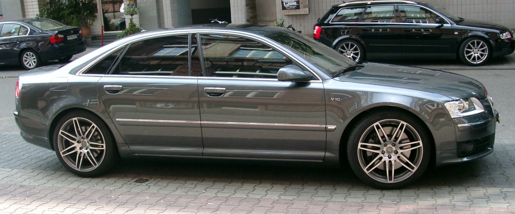 993216AudiS8side20070523.jpg