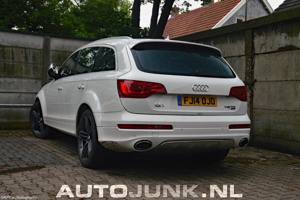 9936962222AUDIQ7V12.jpg