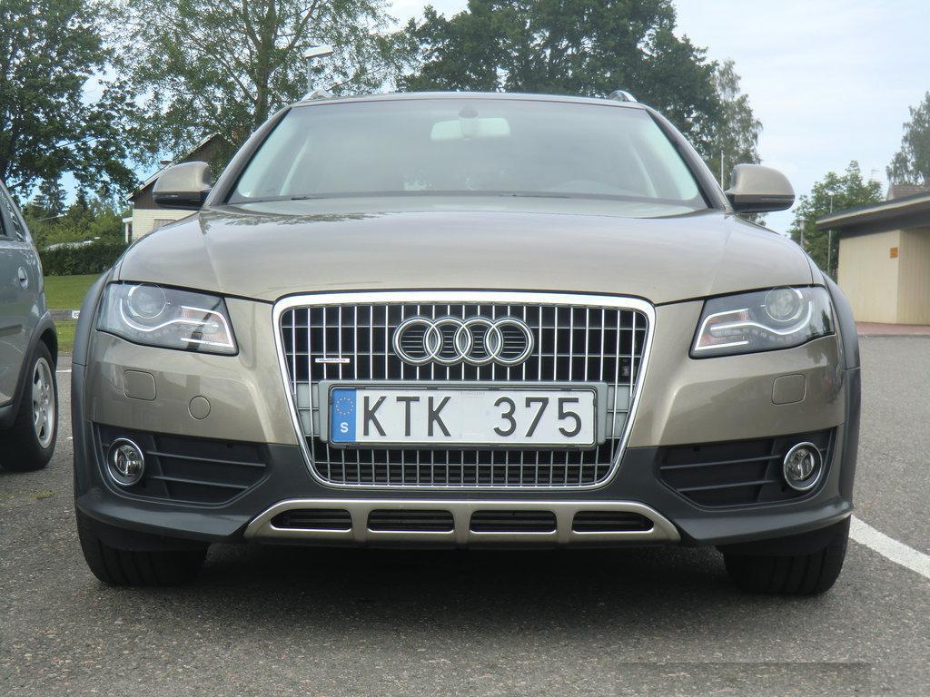 994880250AUDIA4ALLROAD.jpg