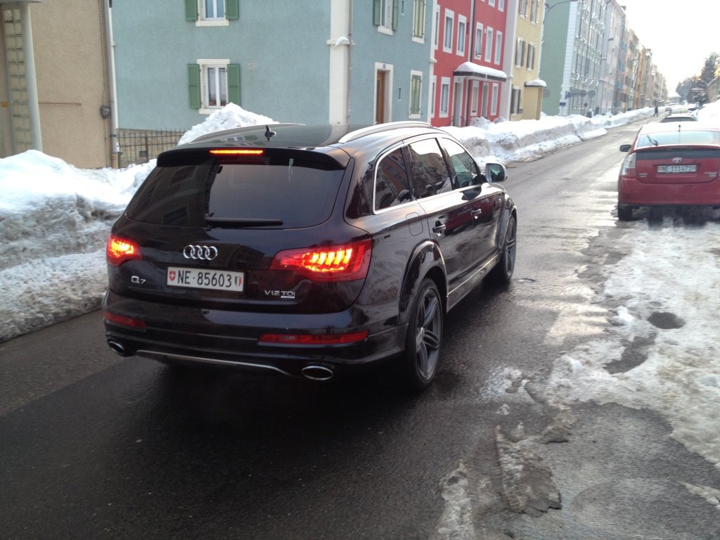 995249685Q7V12.jpg