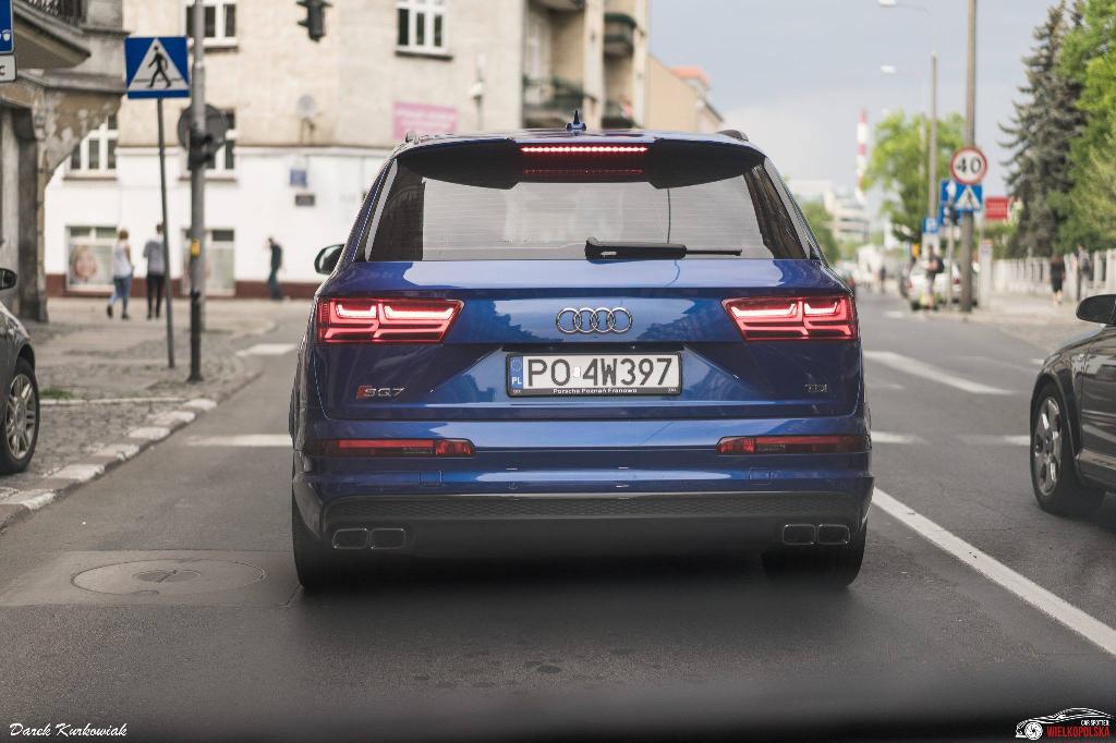 995323AUDISQ70761.jpg