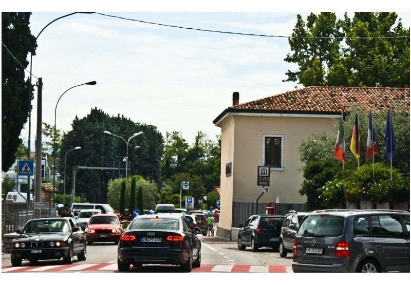 99834386S6ESQUIROU.jpg