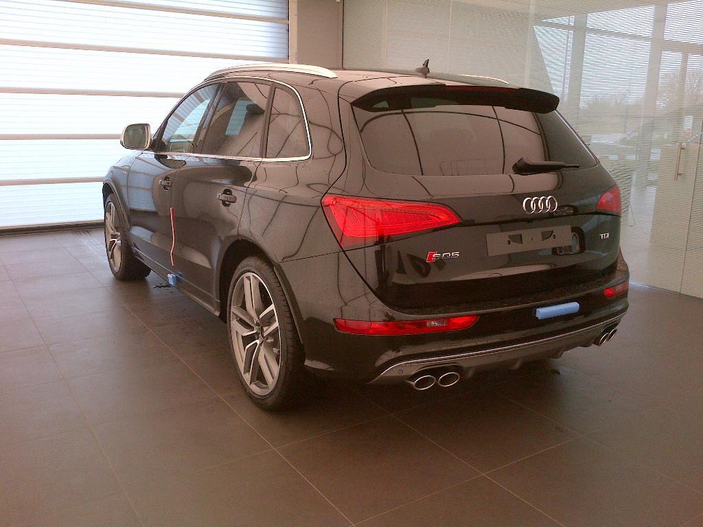 999293AUDISQ5165.jpg