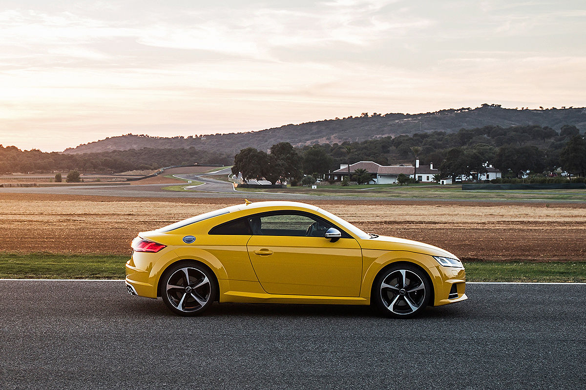 Audi-TTS-1200x800-632fc698b144f2ca.jpg