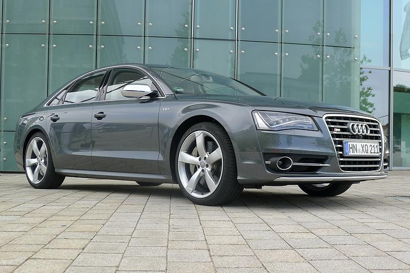AudiS8Testfahrt03pop.jpg