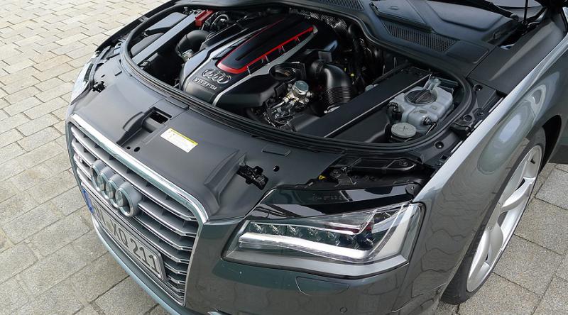 AudiS8Testfahrt07pop.jpg